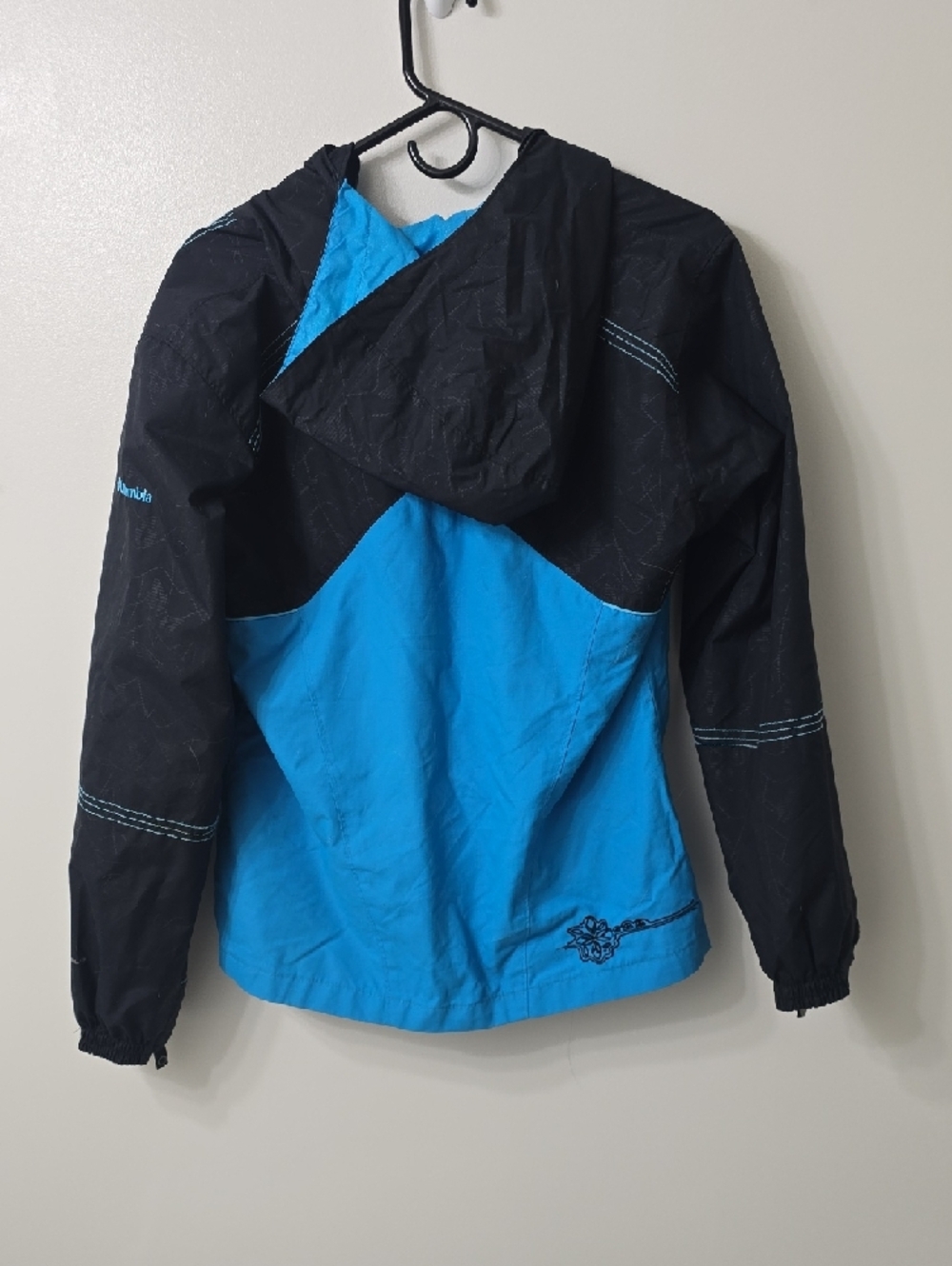 Columbia Black and Blue Hooded Outdoor Jacket - Picture 4 of 5